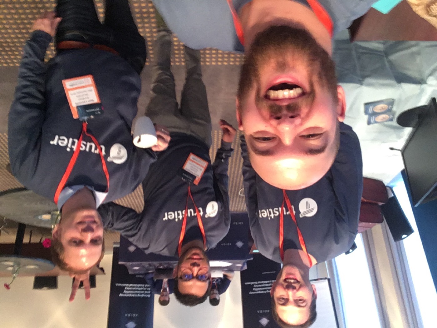 Het Trustier-team op een event: Joris met developer/designer Marvin en co-founder Mark Leenards